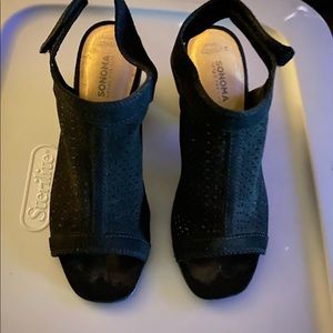 Women’s open toe sandal with heel